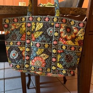 🌸 Vera Bradley Tote - Flower Shower Print 🌸
